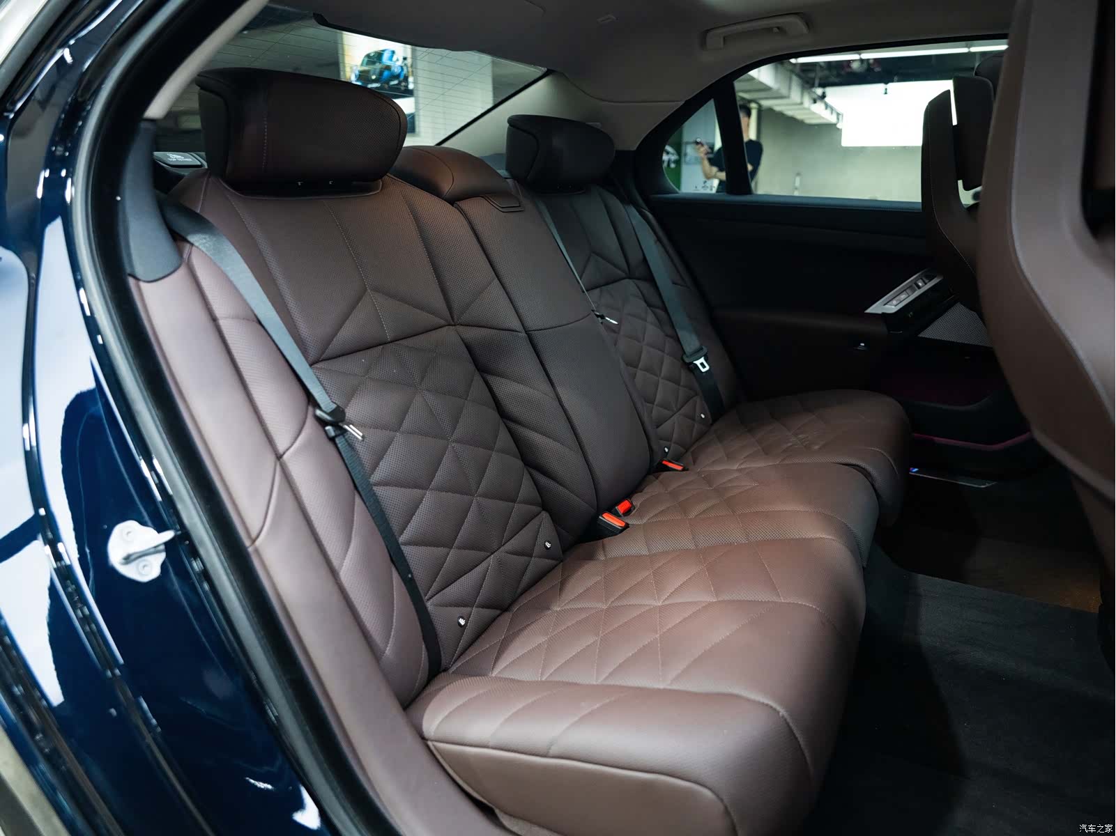 BMW i7, 2024 29