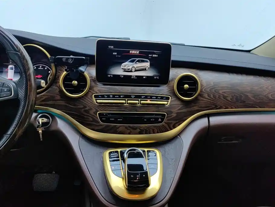 Mercedes-Benz V-class