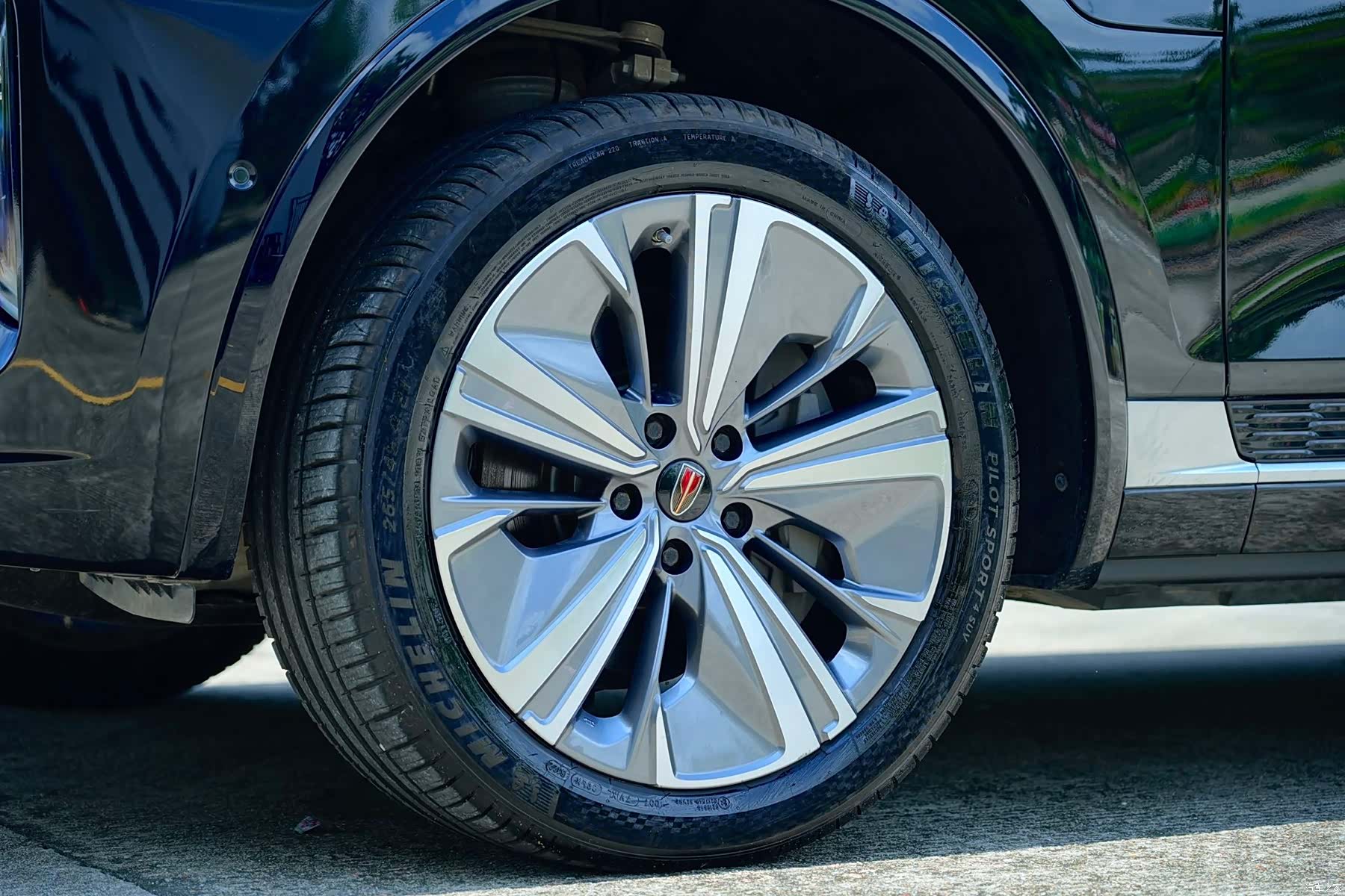 Hongqi E-HS9, 2023 все фото