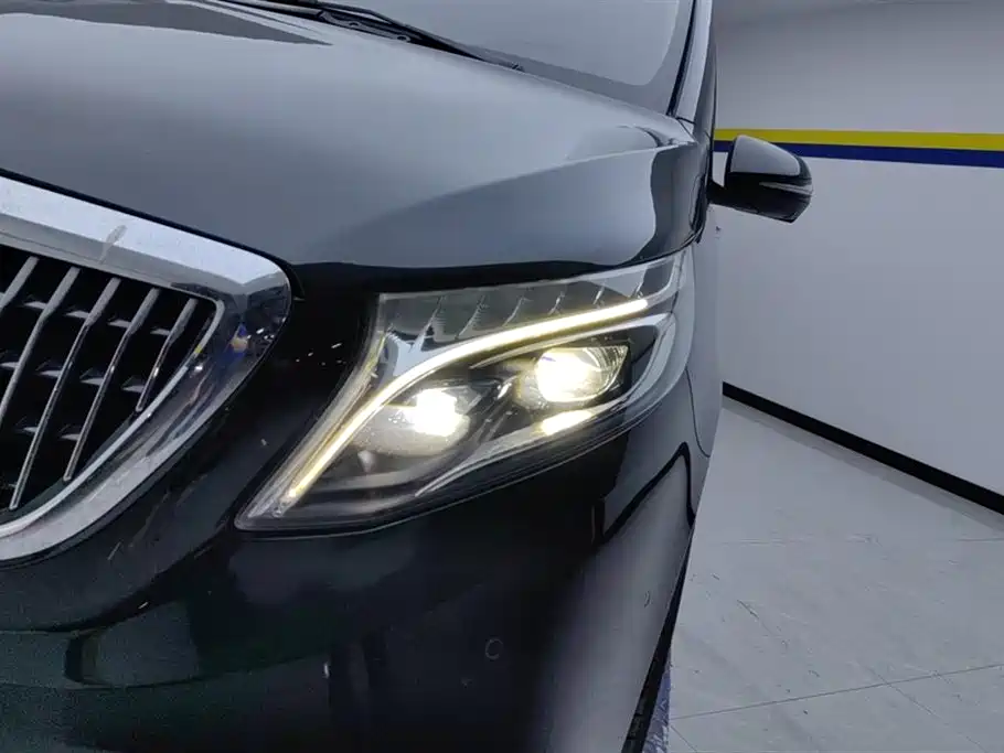 Mercedes-Benz V-class