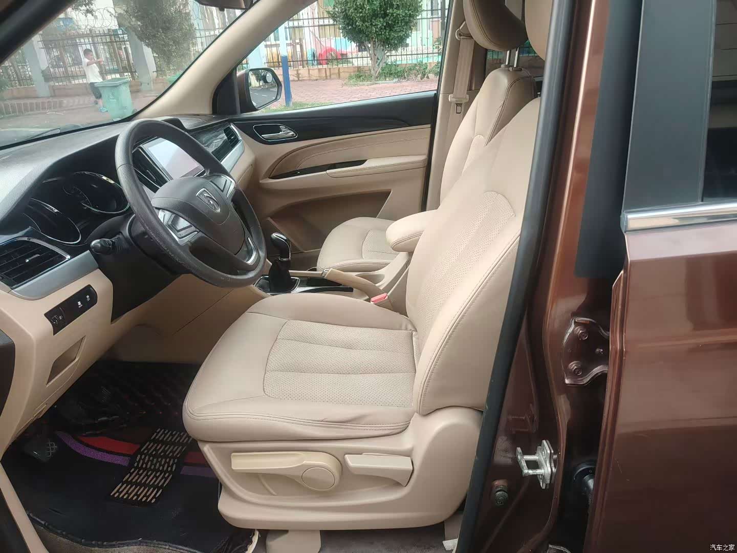 Wuling 730, 2016 3