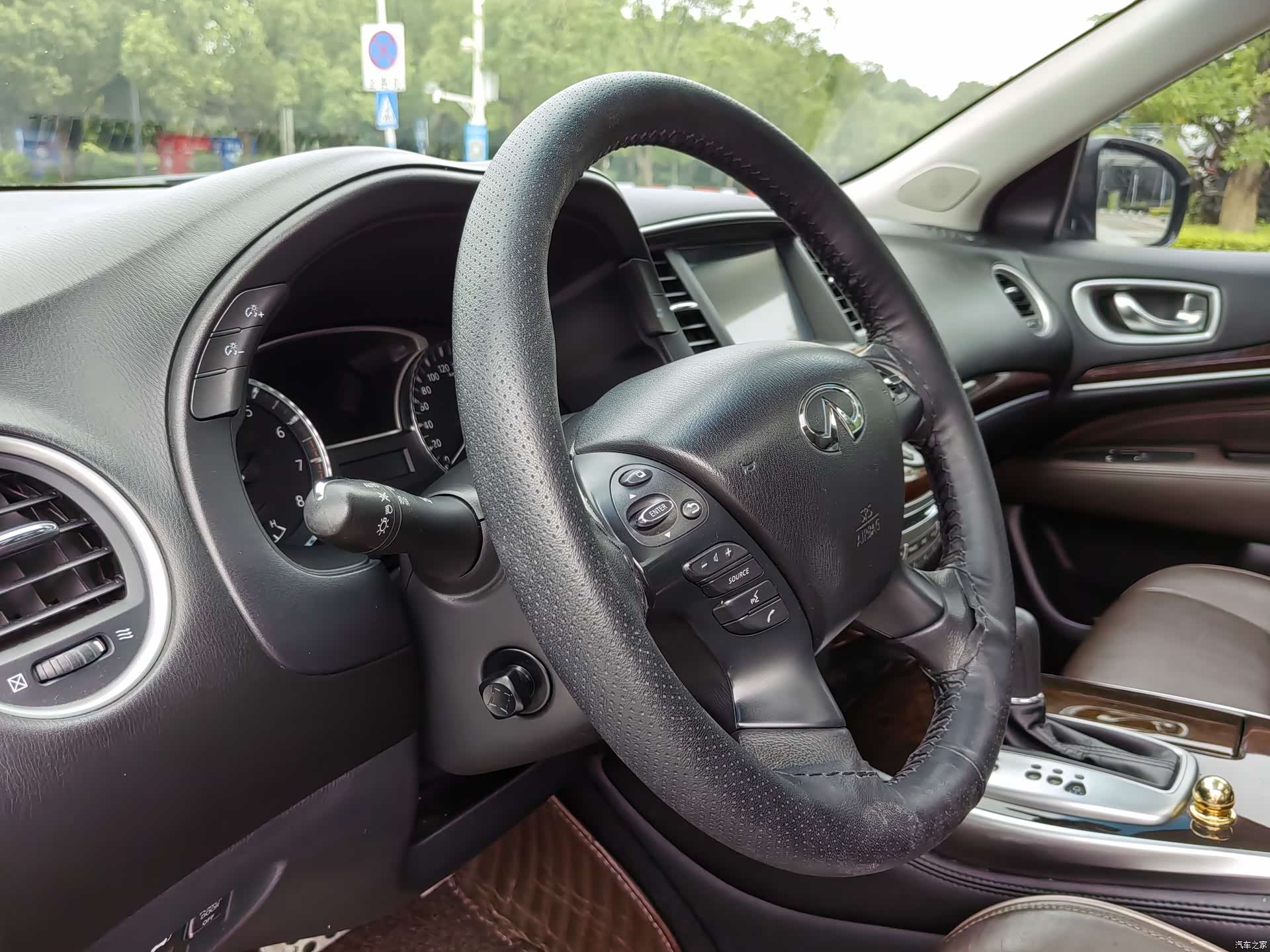 Infiniti JX35, 2014 17