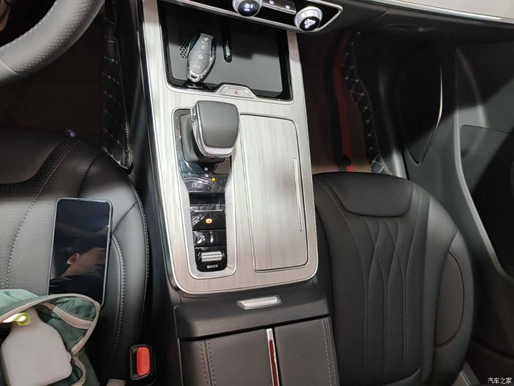 Hongqi HS5, 2025 14