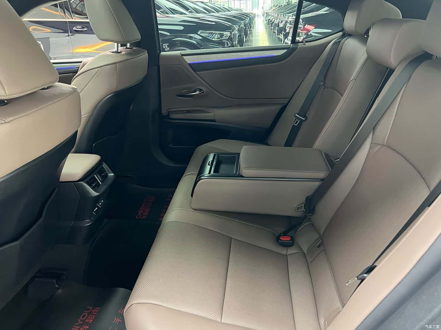 Lexus ES, 2025 10