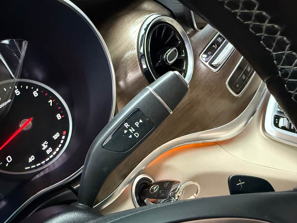 Mercedes-Benz V-class