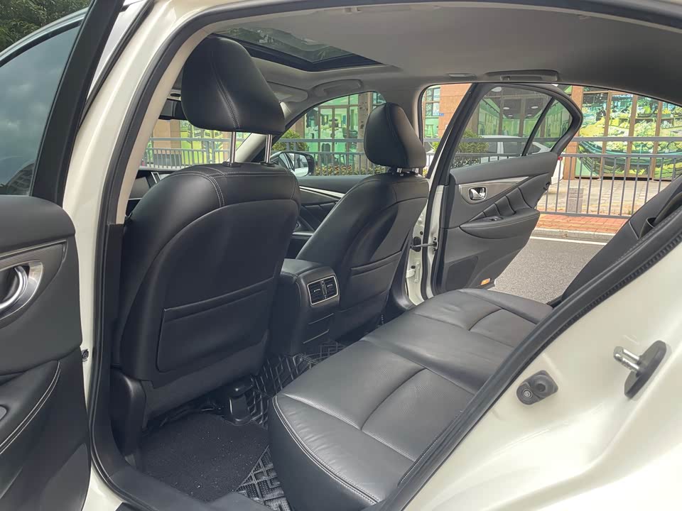 Infiniti Q50L
