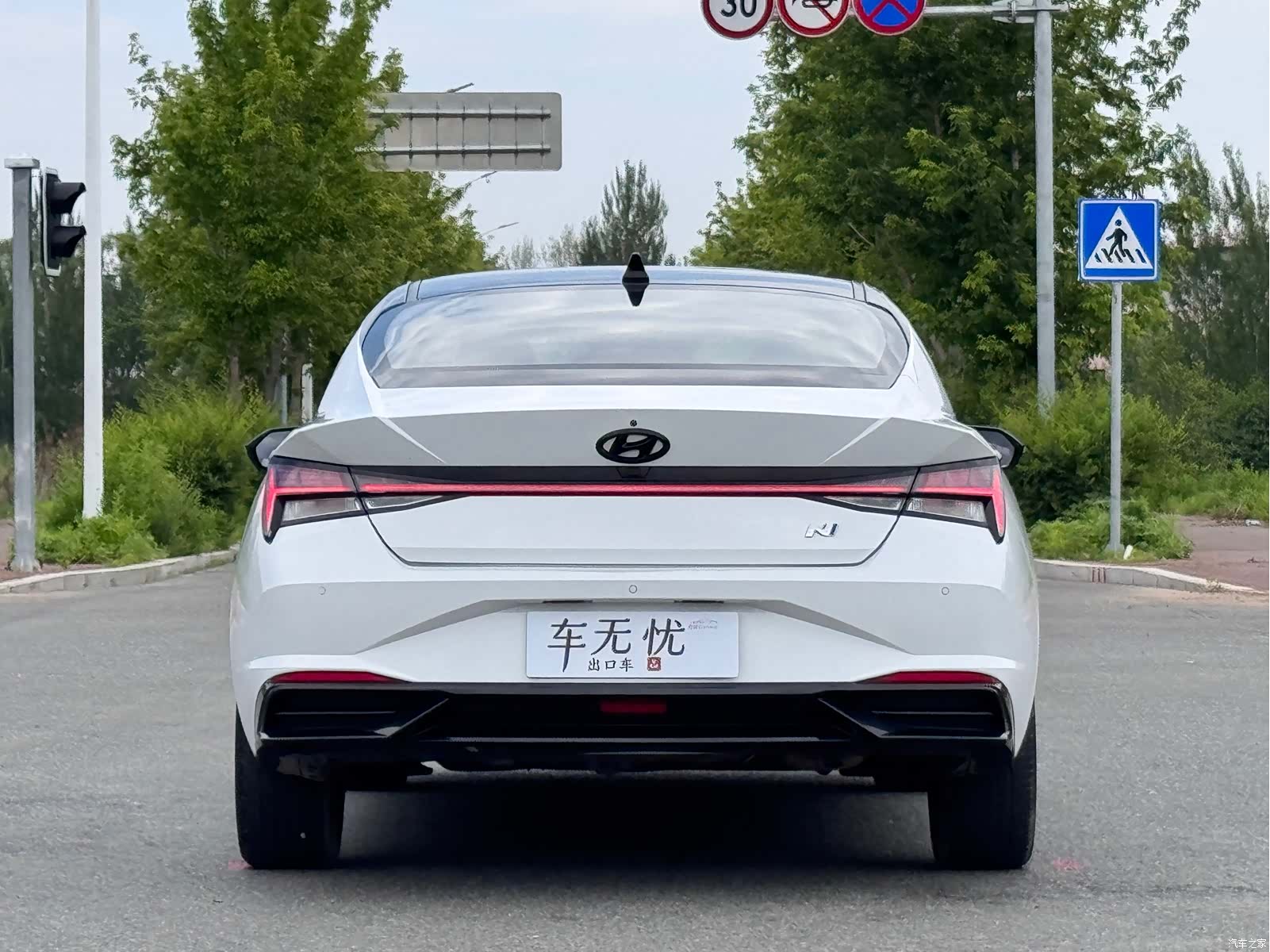 Hyundai Elantra, 2023 все фото