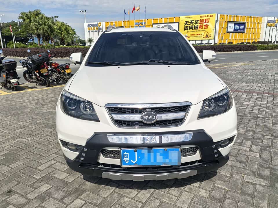 BYD S6