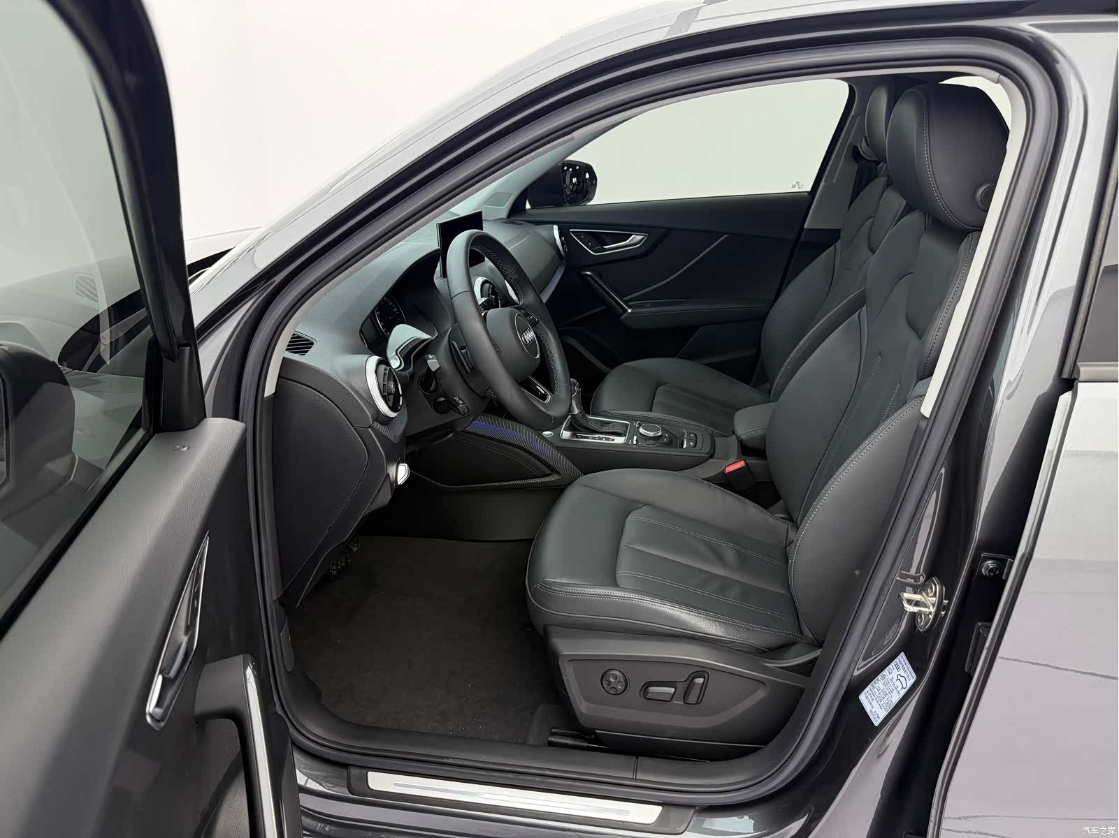Audi Q2L, 2023 22