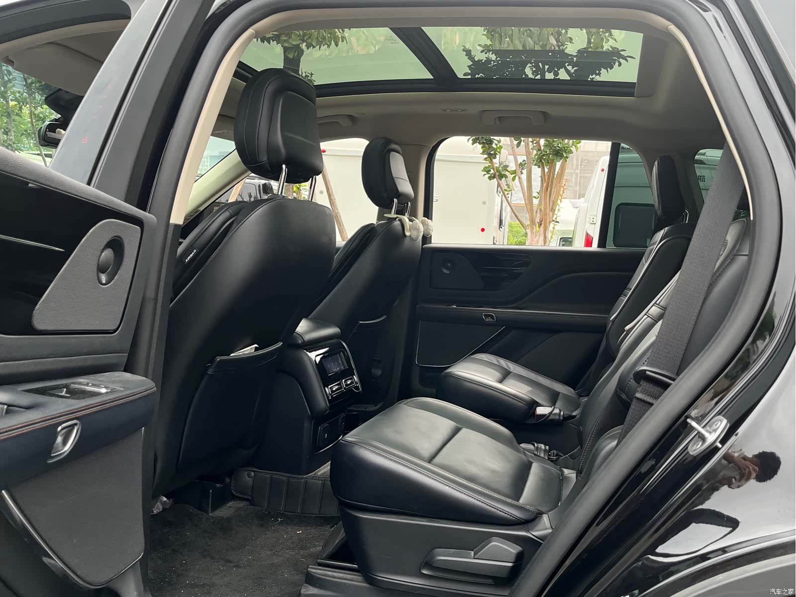Lincoln Aviator, 2022 13