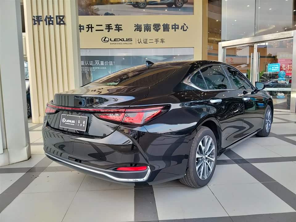 Lexus ES