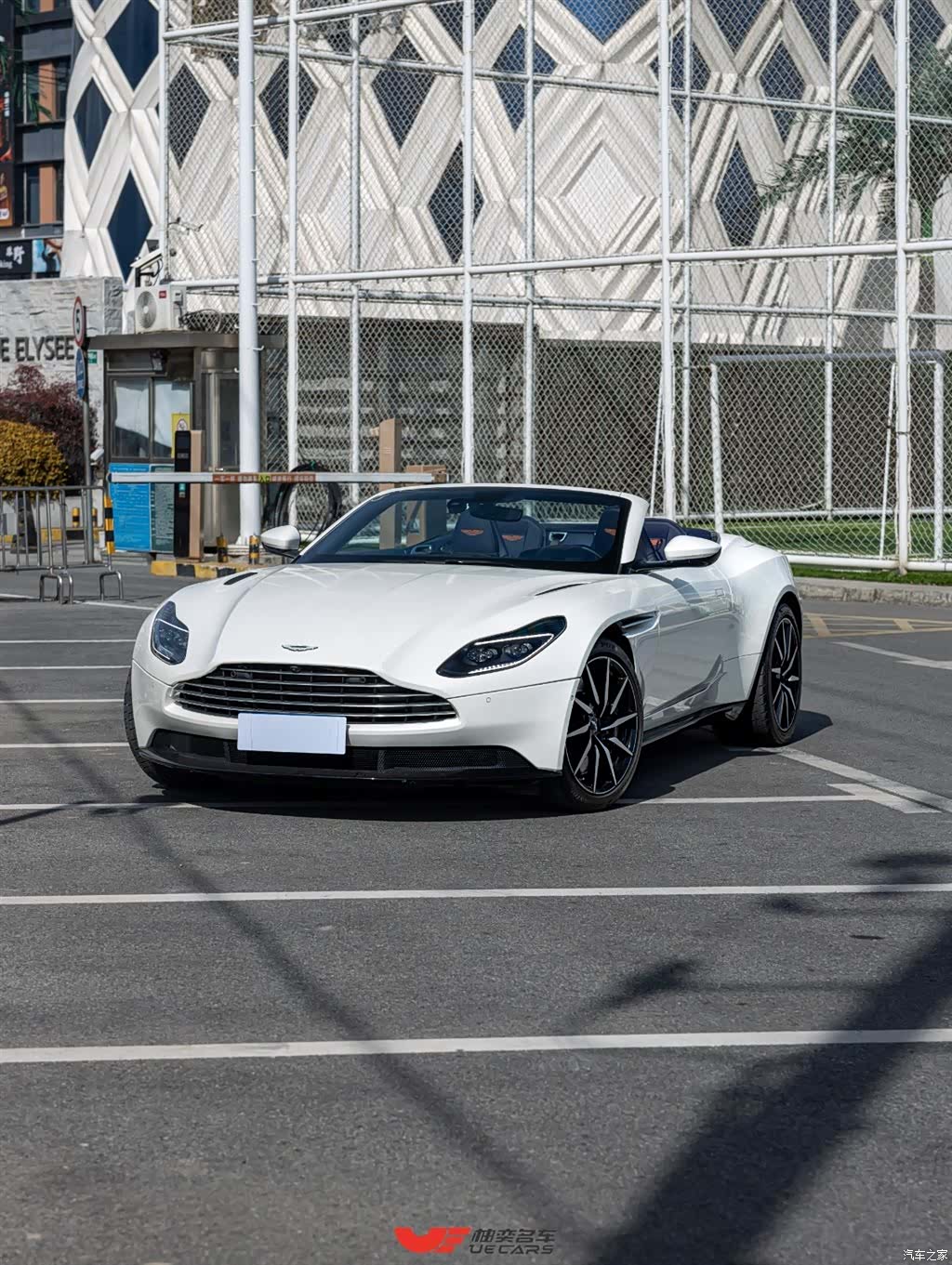 Aston Martin DB11