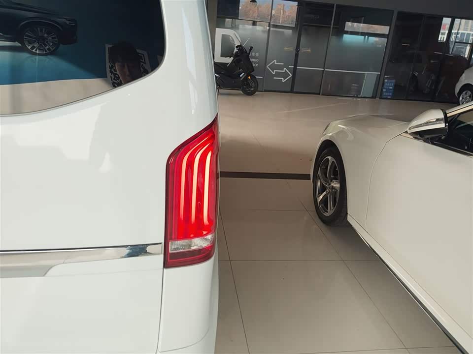 Mercedes-Benz V-class