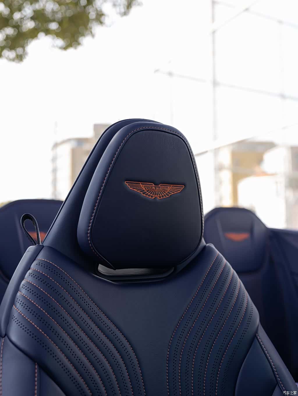 Aston Martin DB11, 2019 17