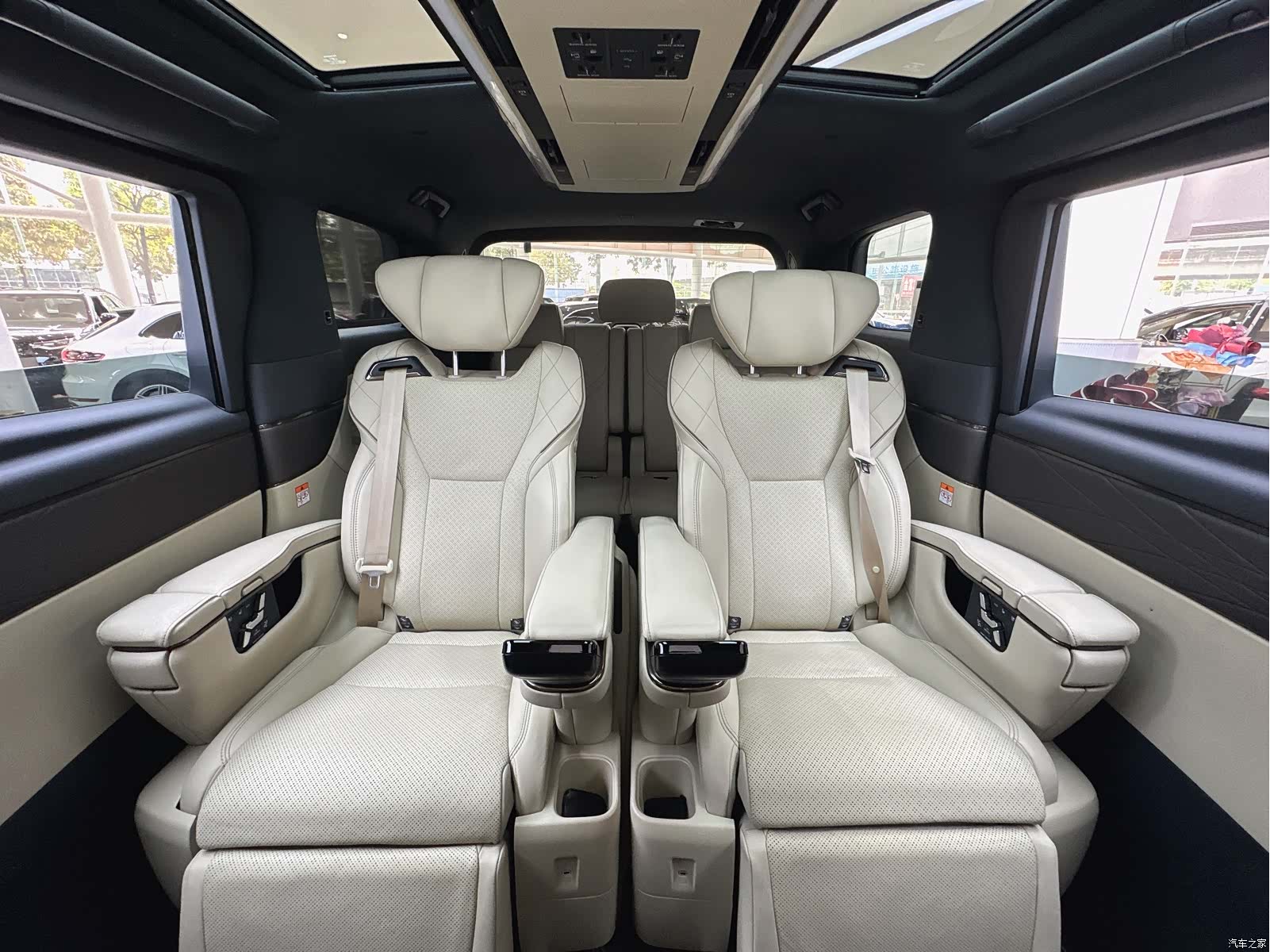 Toyota Vellfire, 2024 18