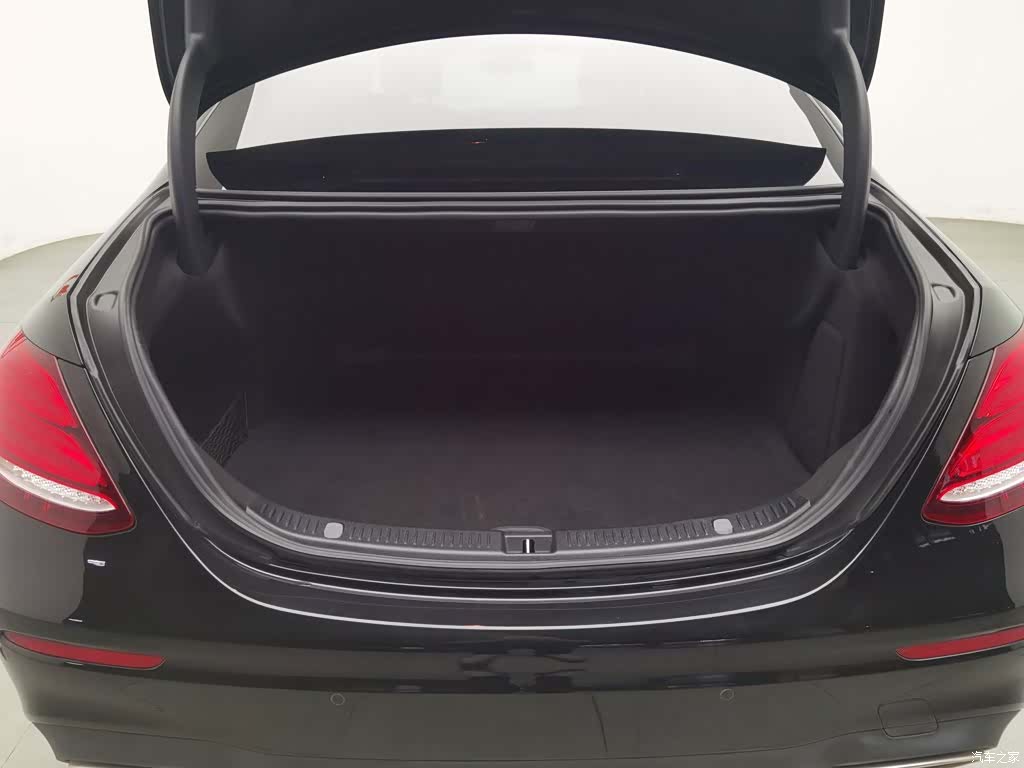 Mercedes-Benz E-Class, 2019 16