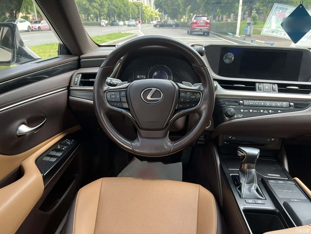 Lexus ES, 2019 13