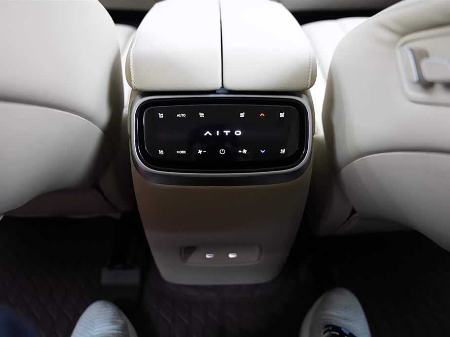 AITO Ask the world M7