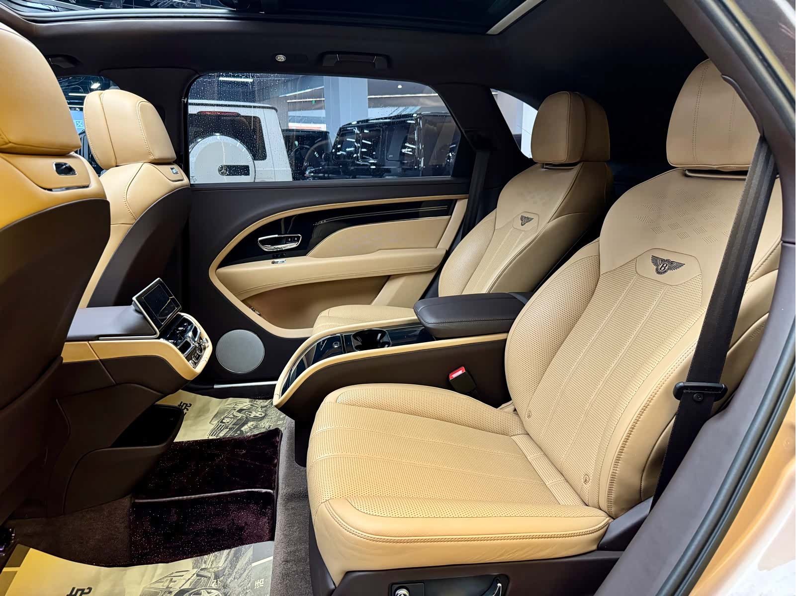Bentley Bentayga, 2023 23