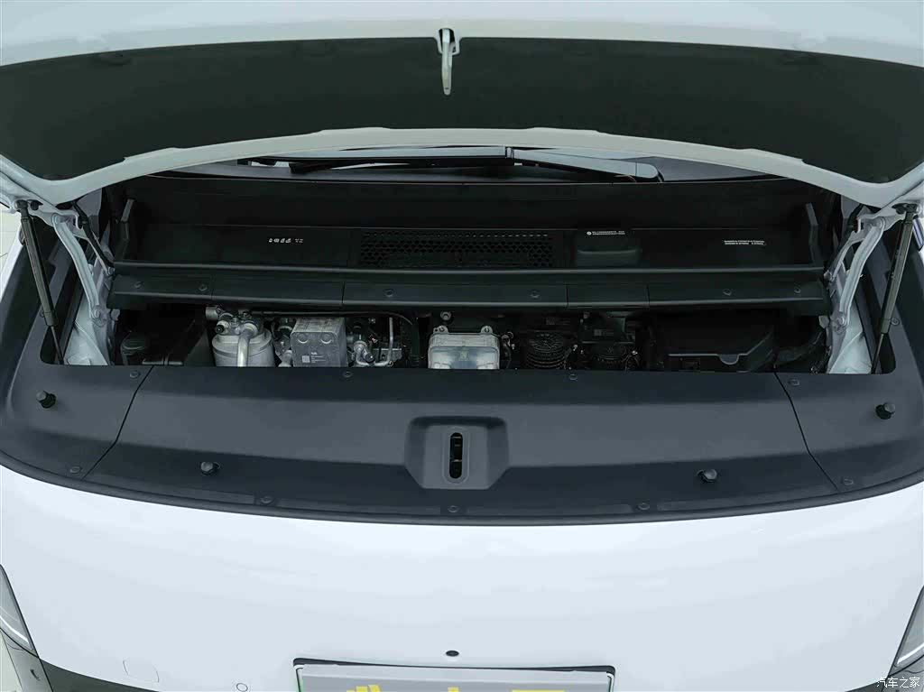 Li Auto MEGA, 2025 21