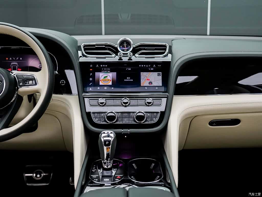 Bentley Bentayga, 2022 15