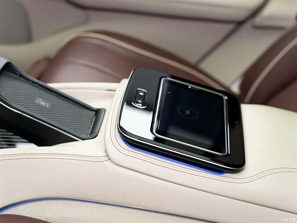 Mercedes-Benz GLS, 2024 12