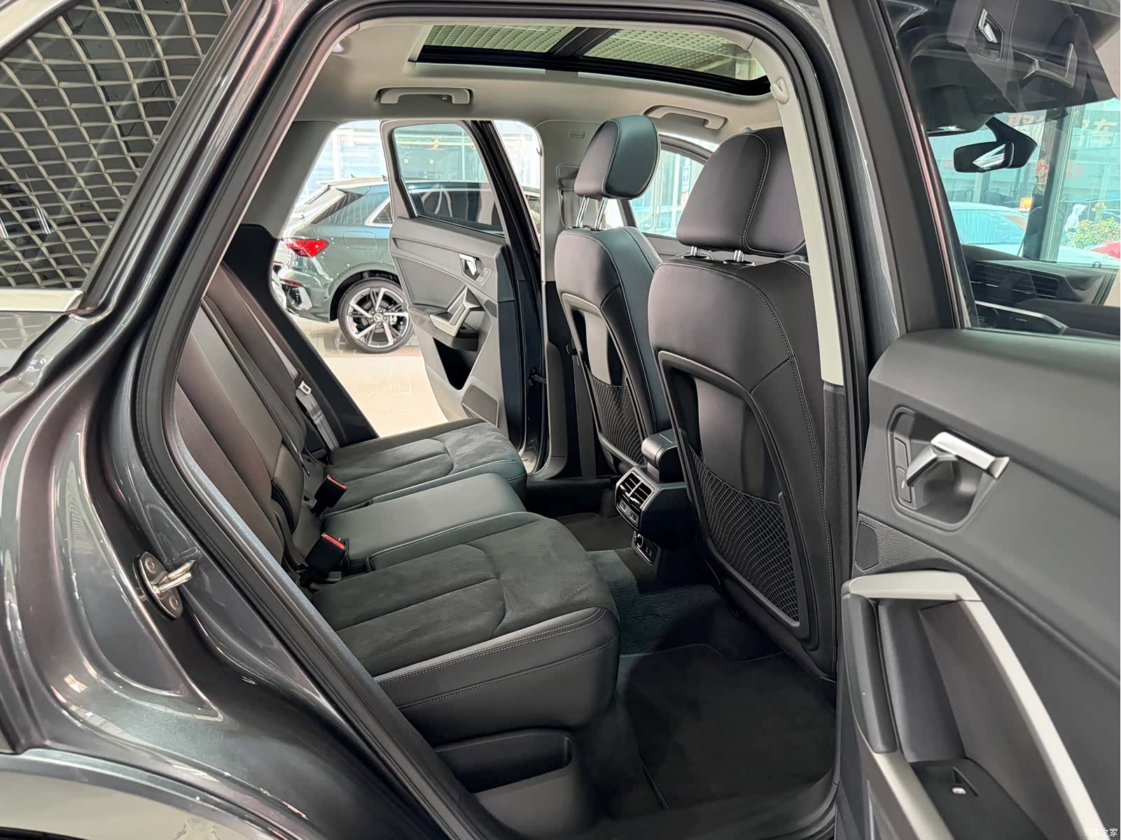 Audi Q3, 2022 10