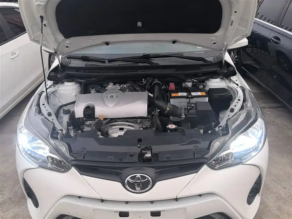 Toyota YARiS L to enjoy