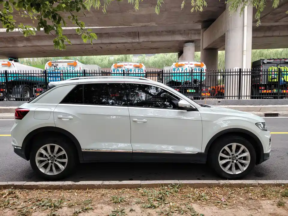 Volkswagen T-ROC exploring Songs