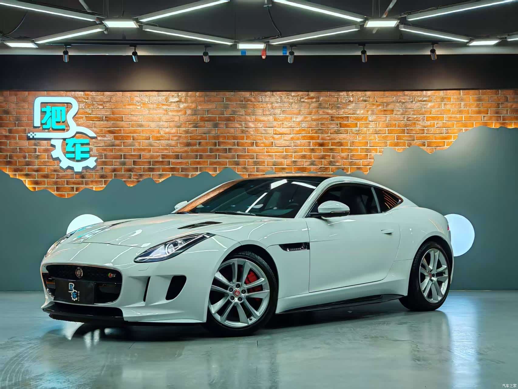 Jaguar F-TYPE, 2015 1