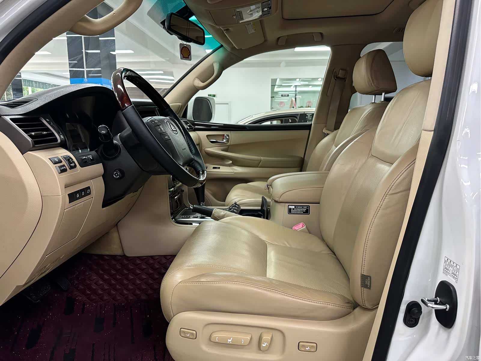 Lexus LX, 2011 9