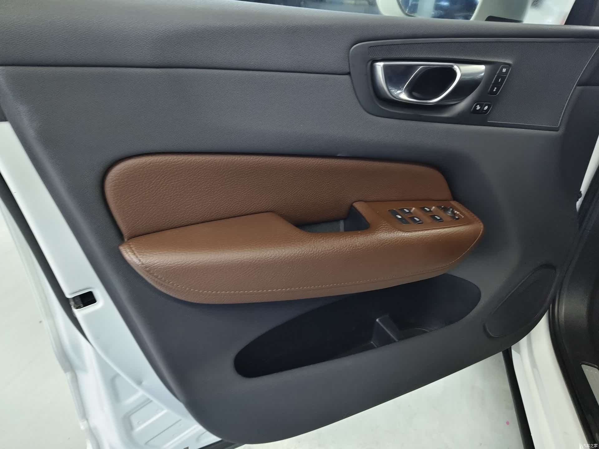 Volvo XC60, 2020 все фото