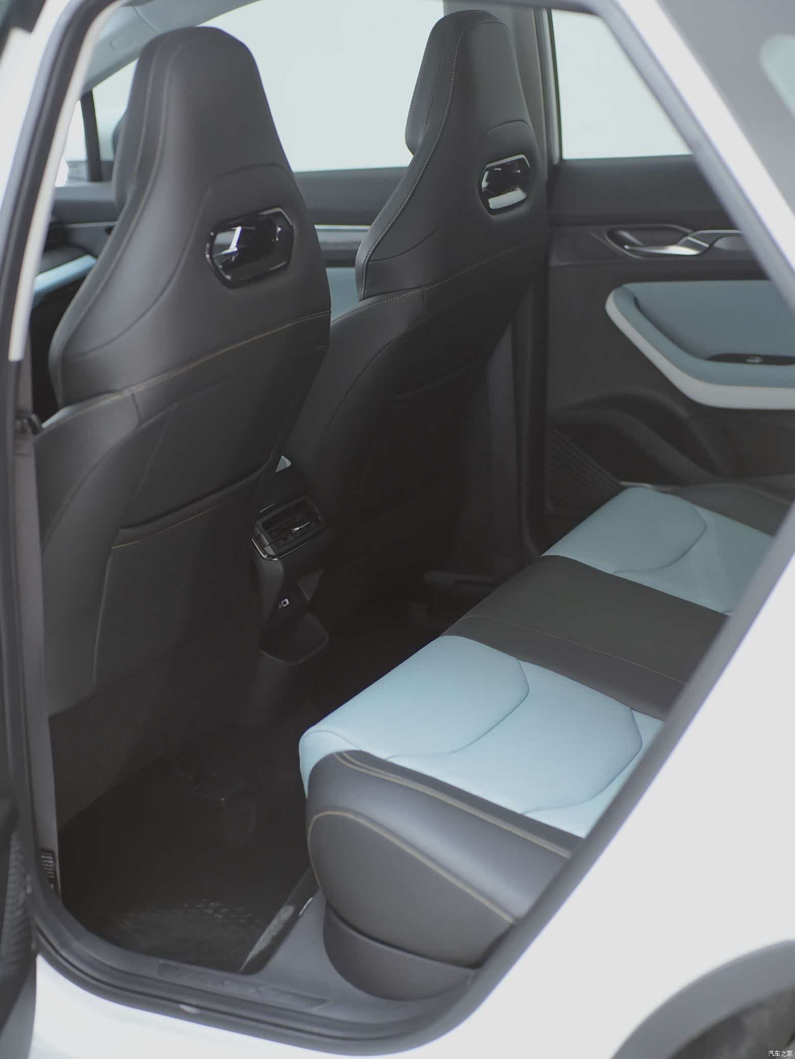 Geely Emgrand, 2022 14