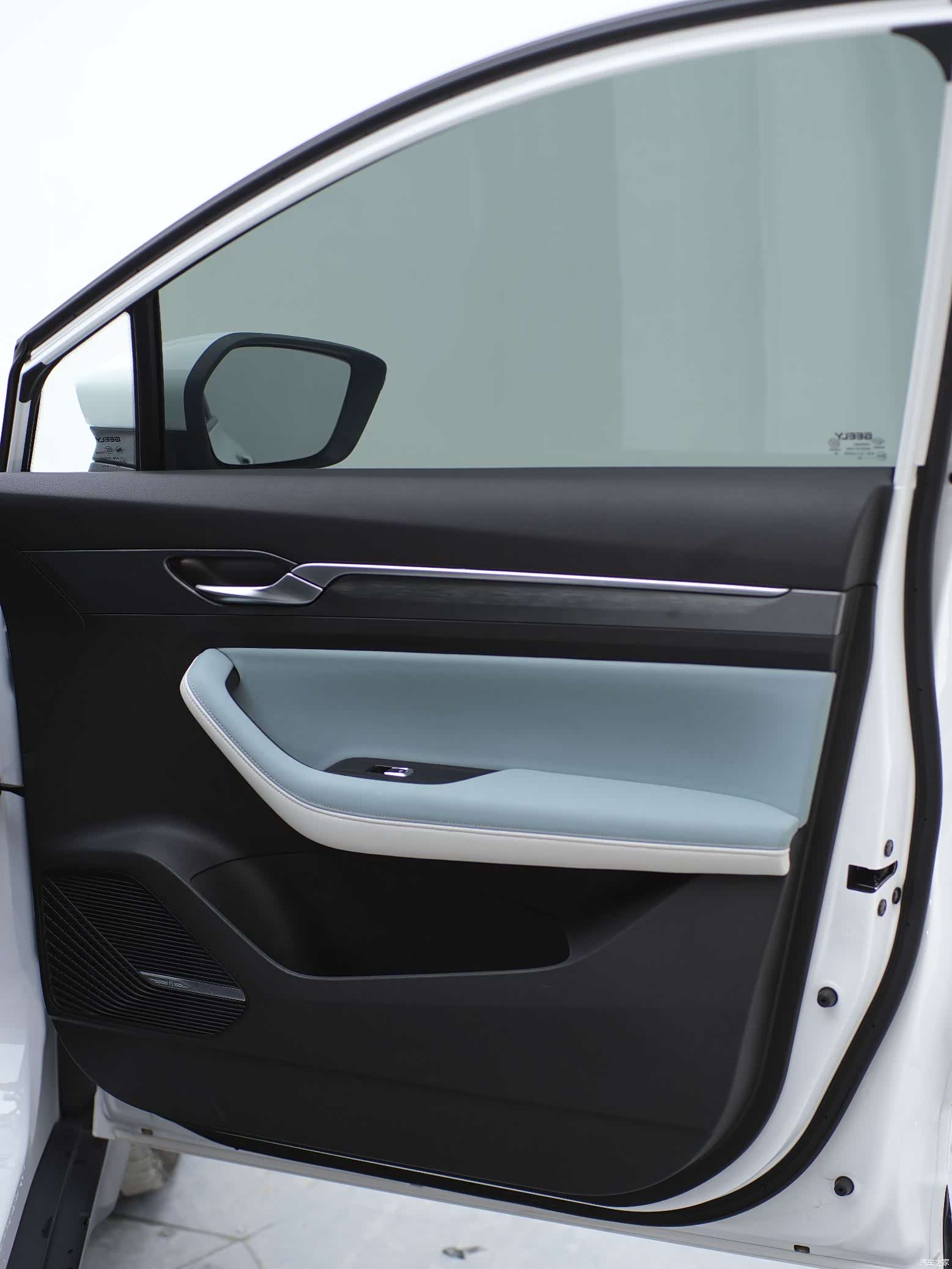 Geely Emgrand, 2022 26