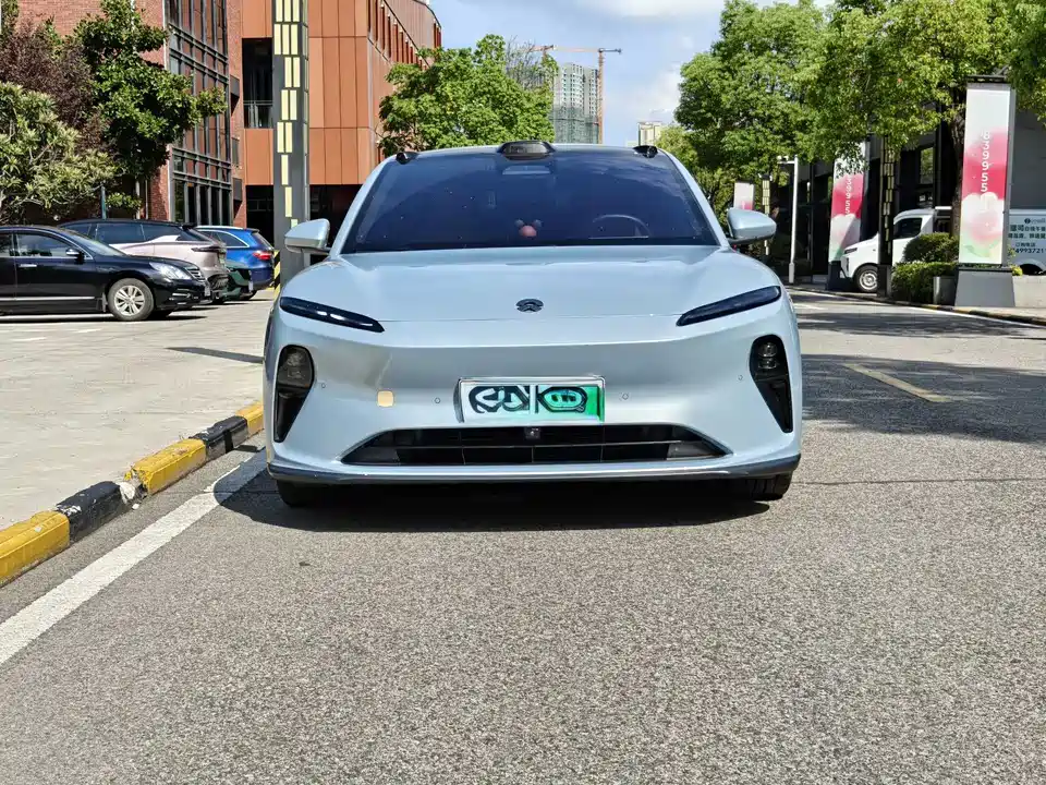 NIO ET5