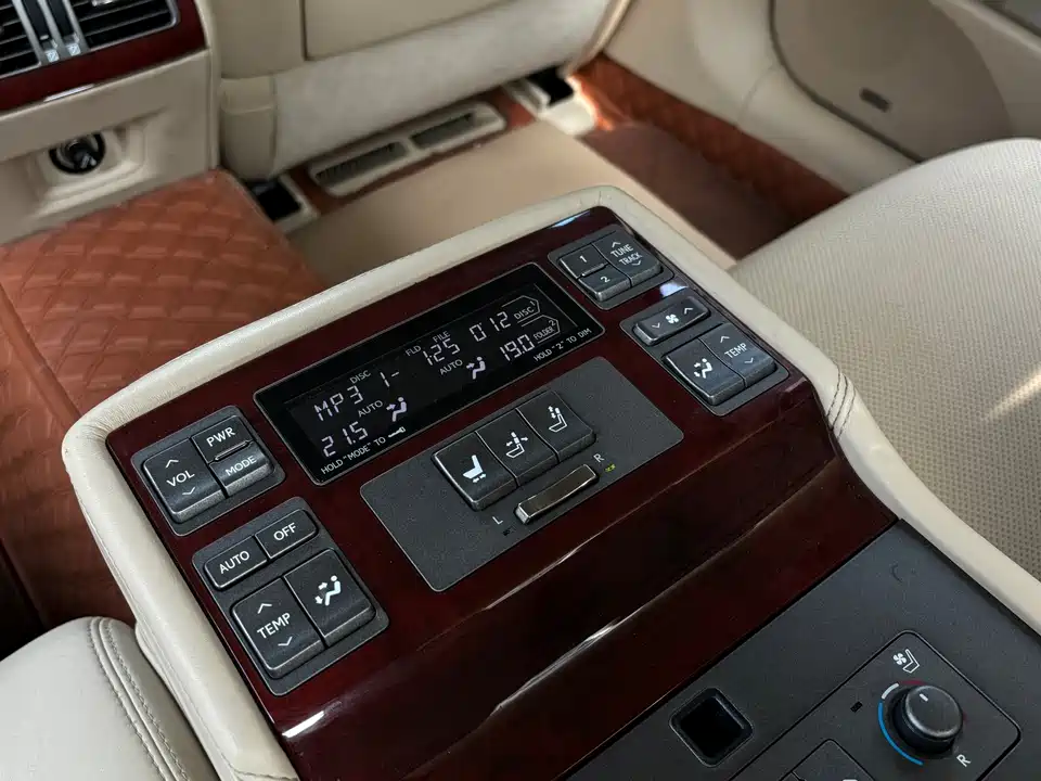Lexus LS
