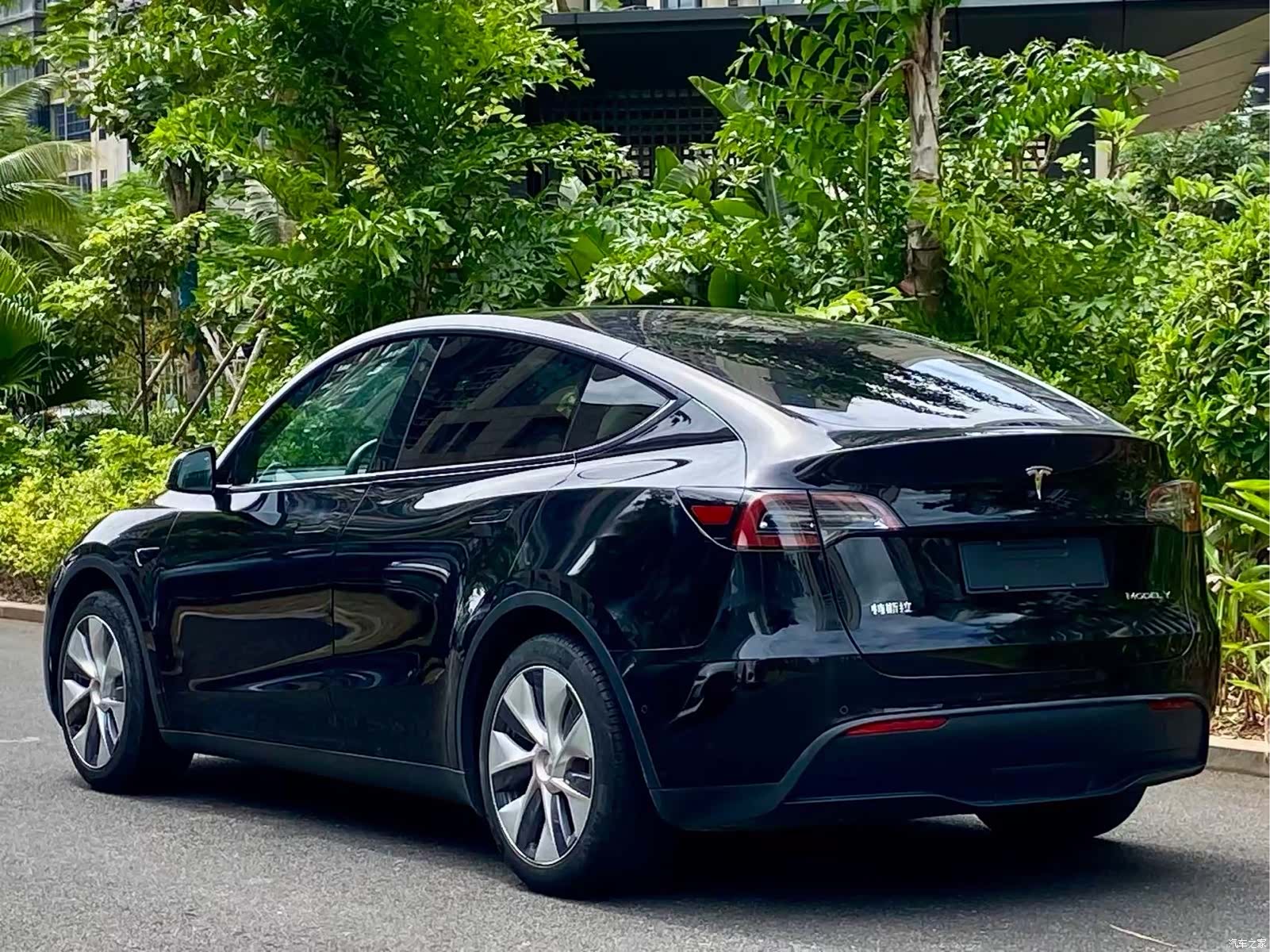 Tesla Model Y, 2023 17