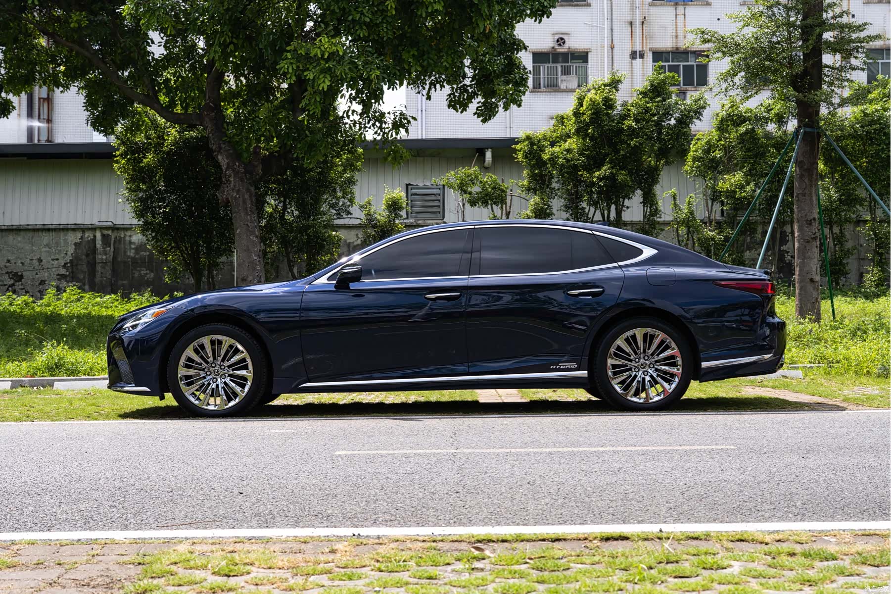 Lexus LS, 2021 4