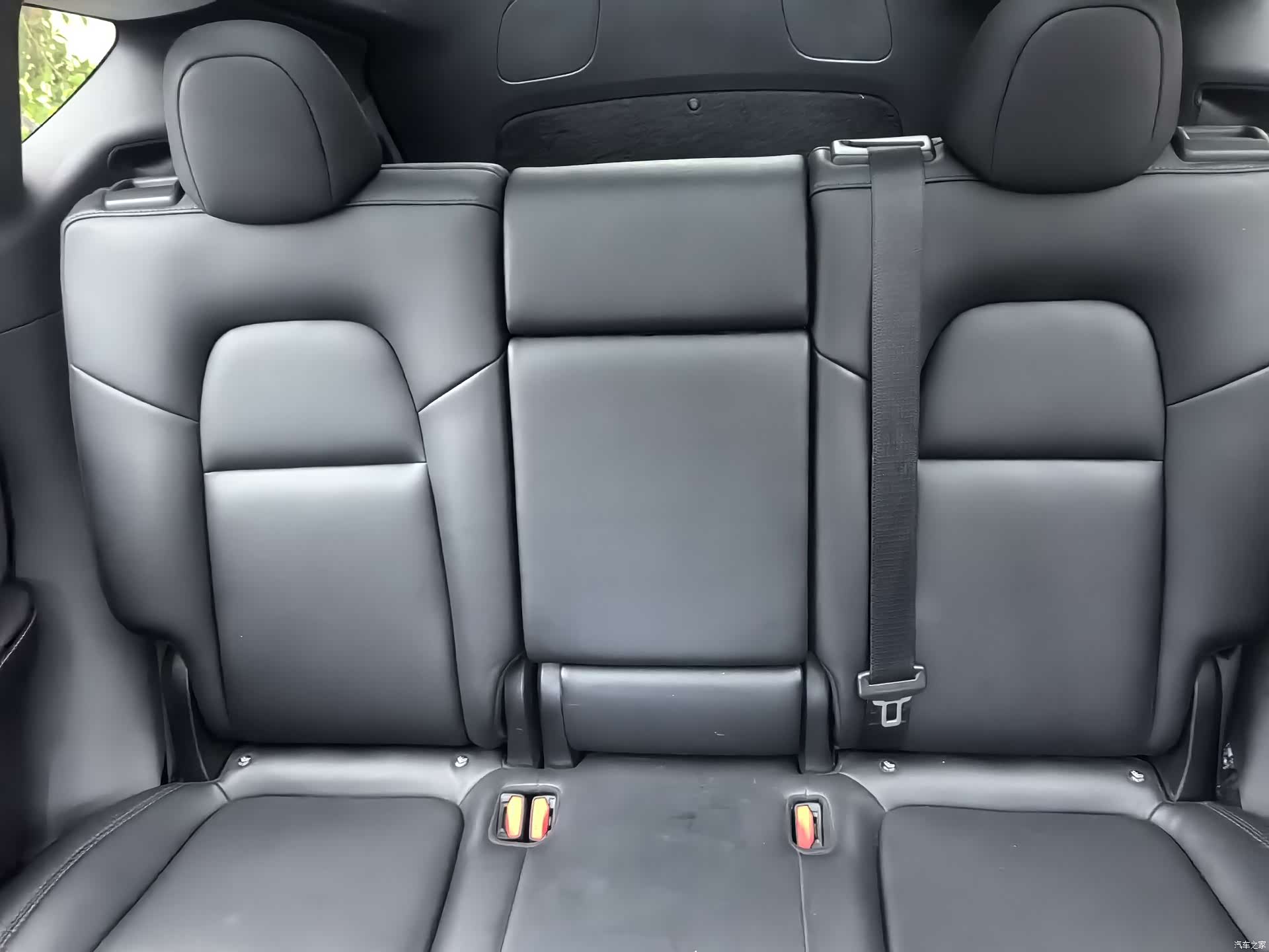 Tesla Model Y, 2024 31