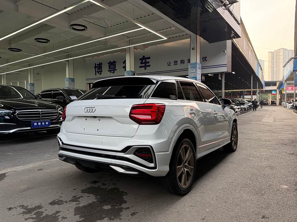 Audi Q2L