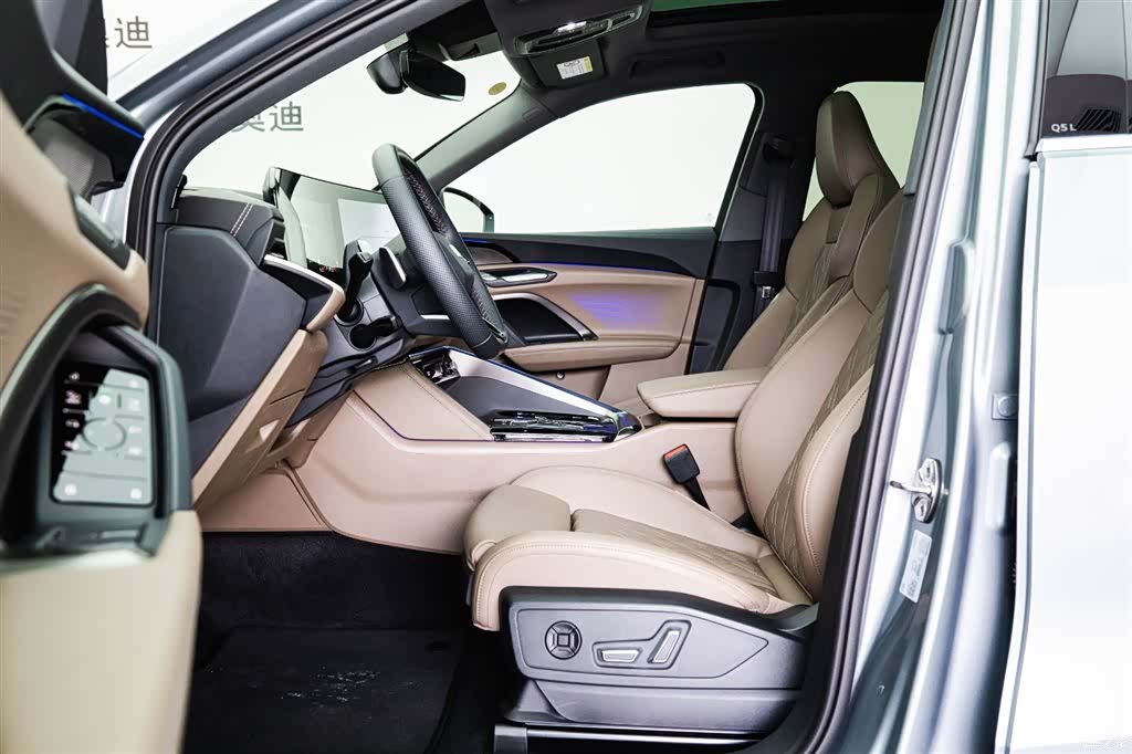 Audi Q5L, 2026 11