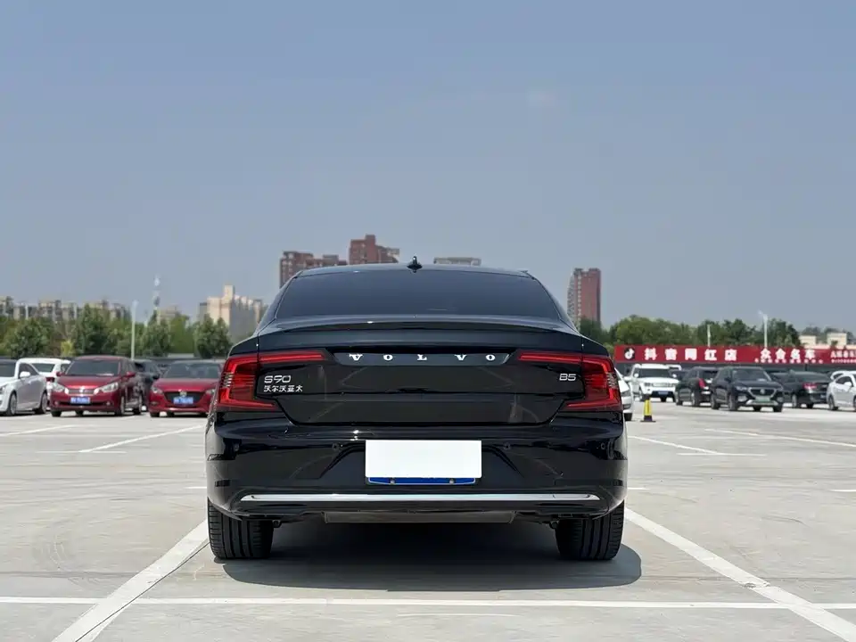 Volvo S90