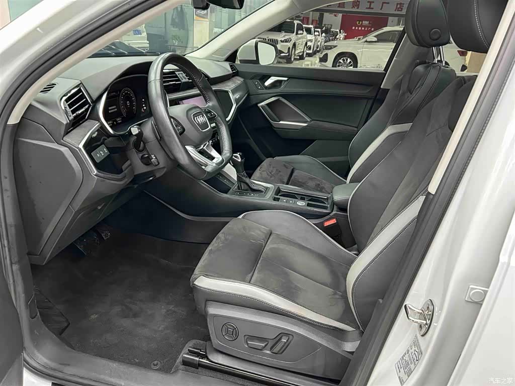 Audi Q3, 2022 11