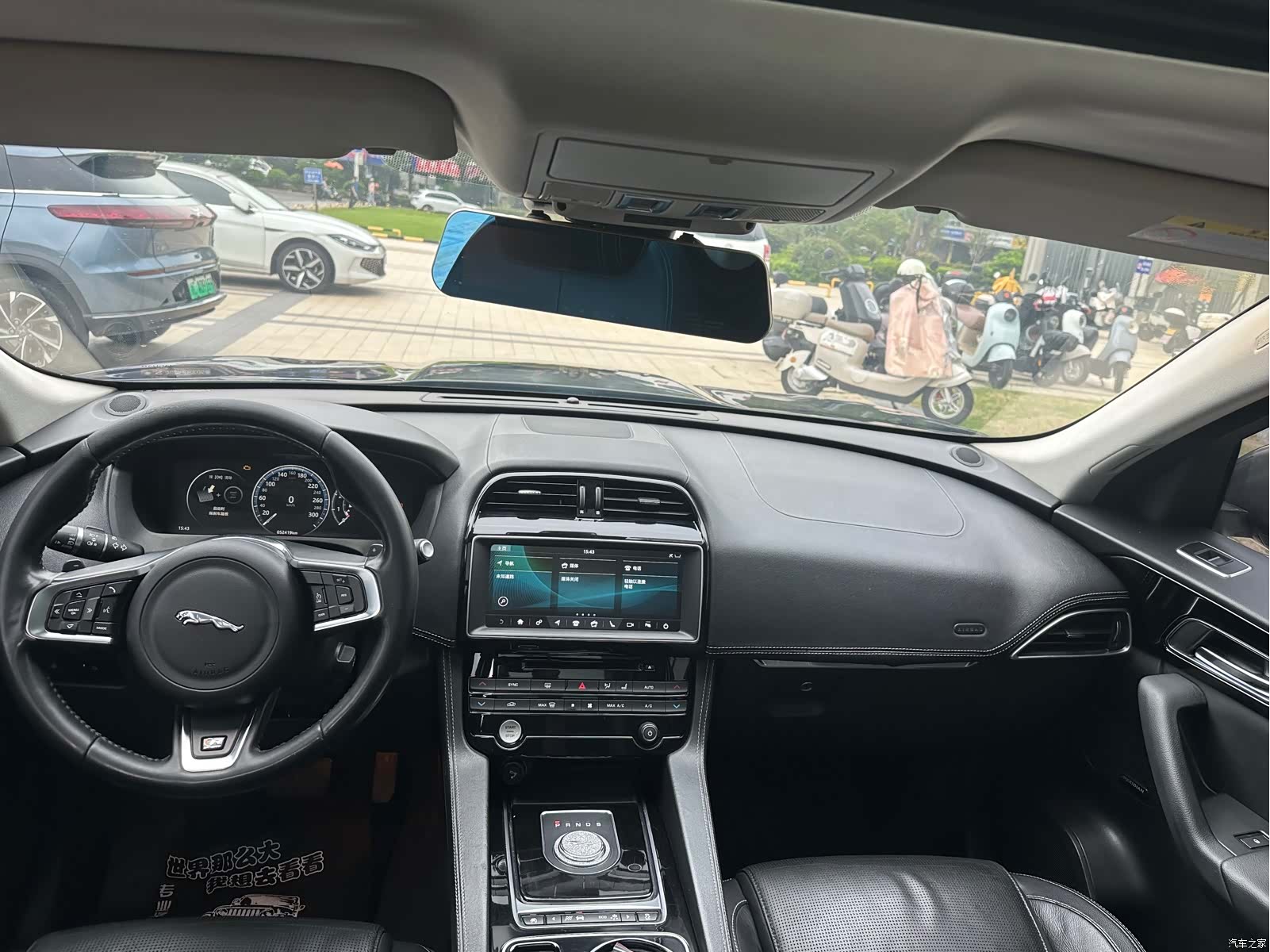 Jaguar F-PACE, 2016 все фото