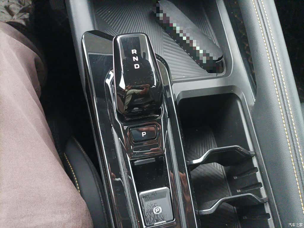 Geely Coolray, 2025 10
