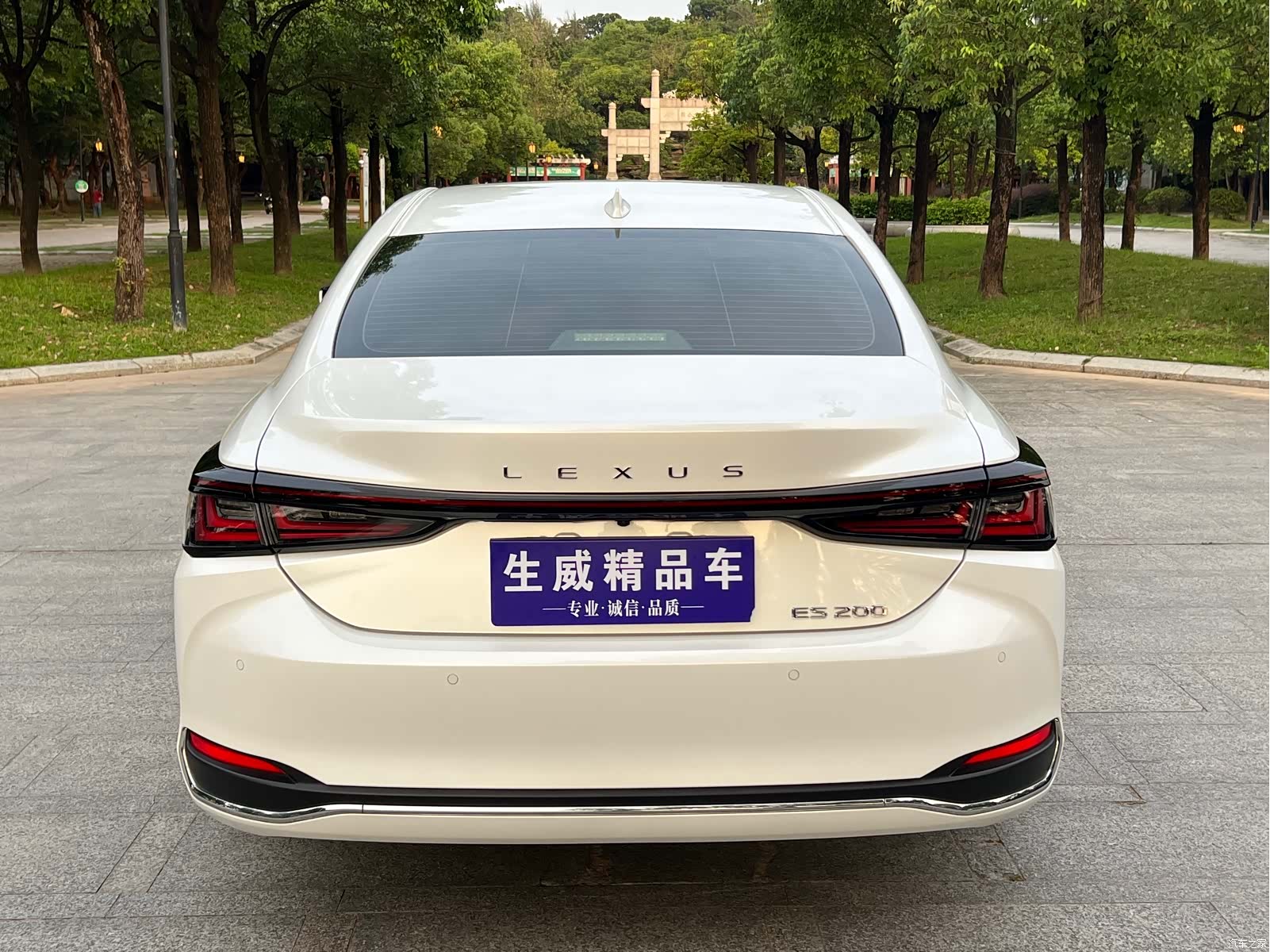 Lexus ES, 2025 все фото
