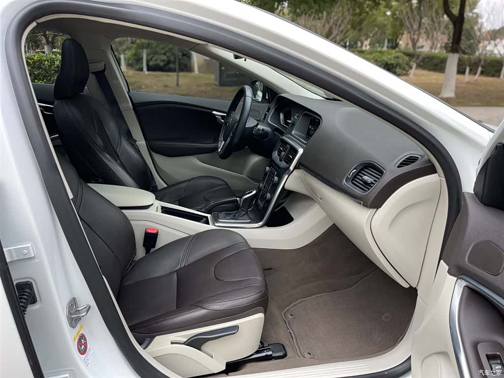 Volvo V40, 2015 16