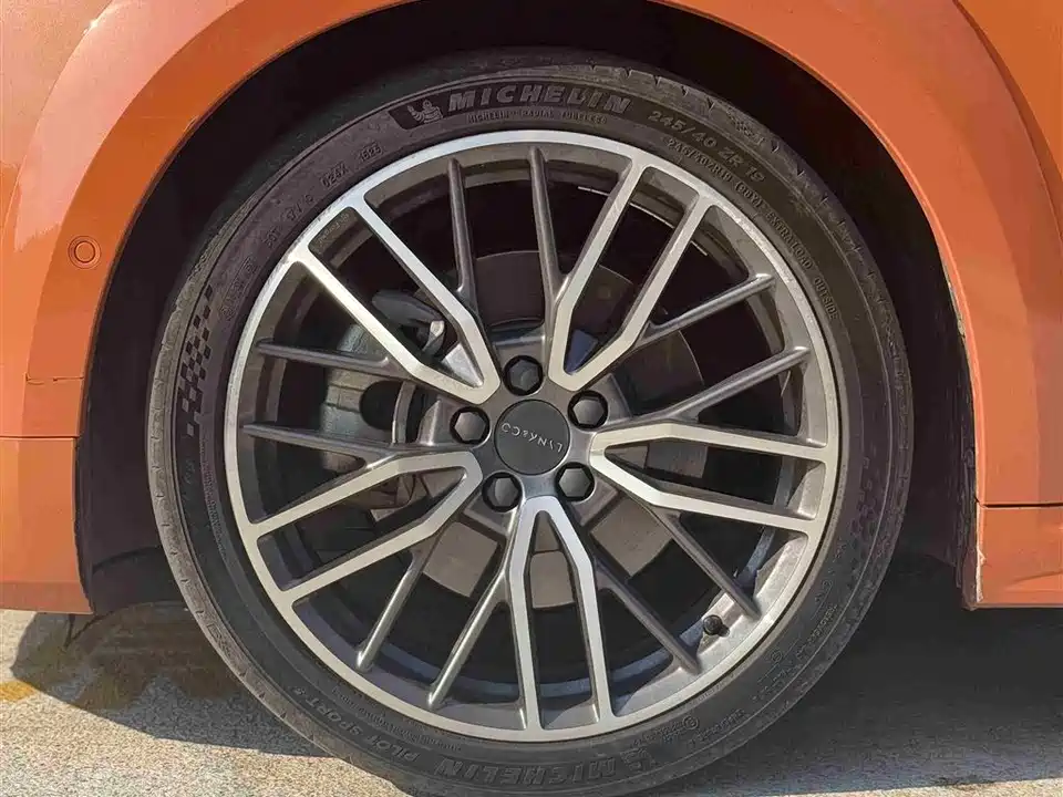 Lynk & Co 02 Hatchback