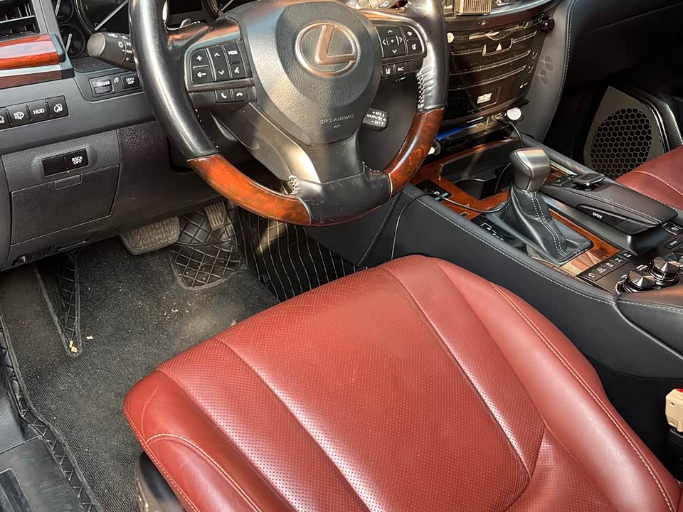 Lexus LX