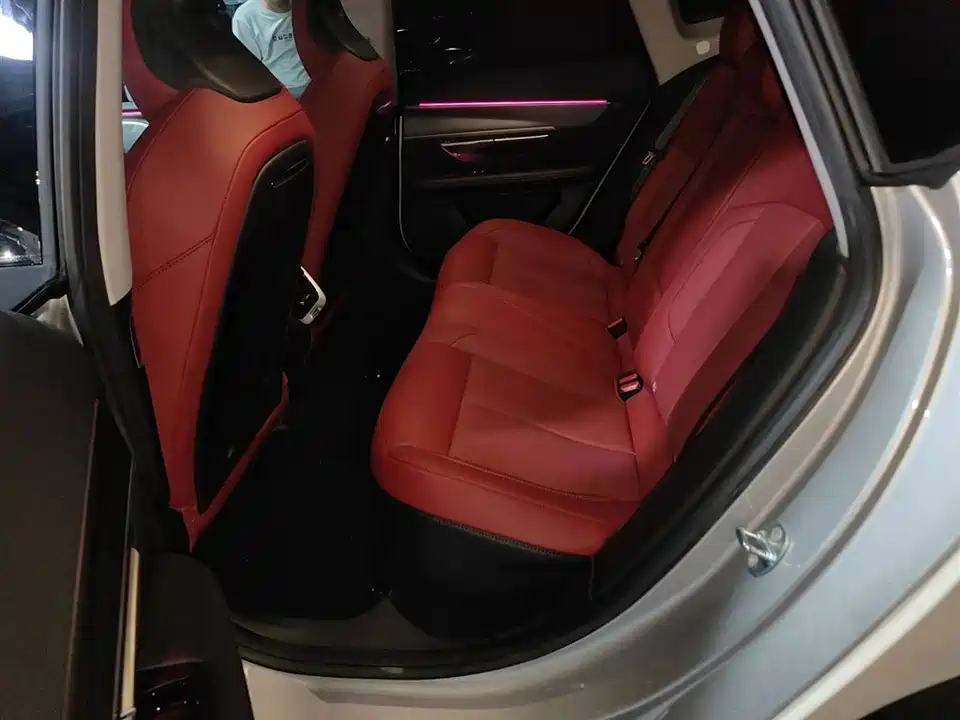 XPENG P7
